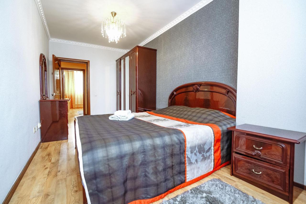 Two Bedroom Apartment On Syganak Street 64-1 阿斯坦纳 外观 照片